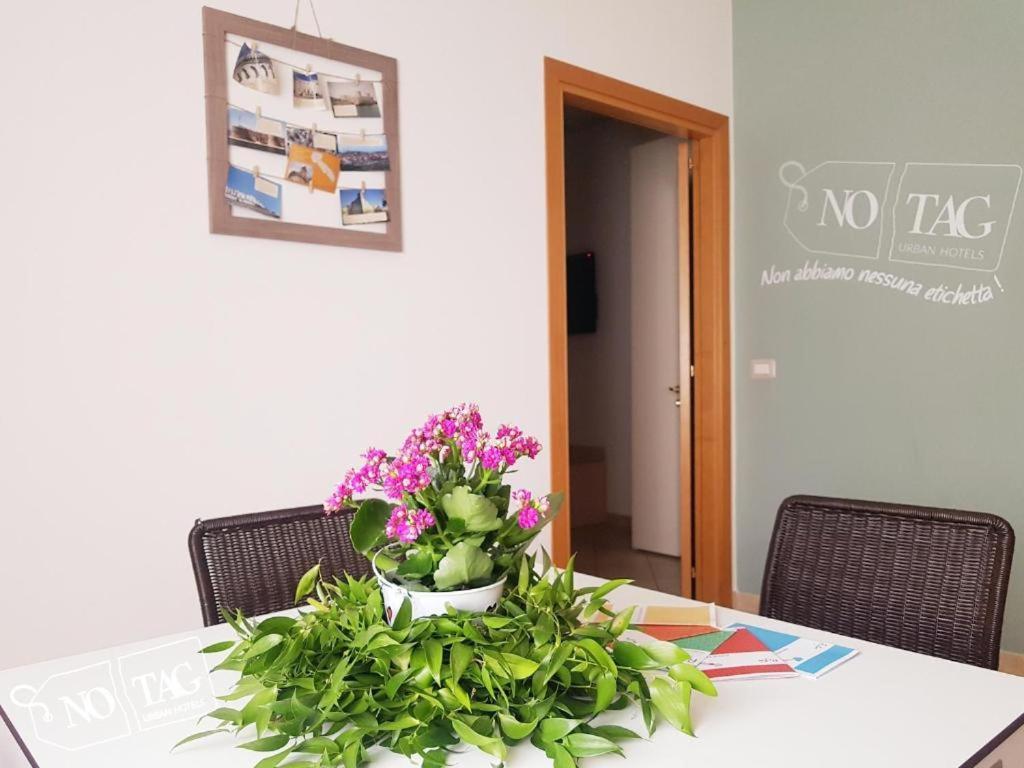Colonna Rooms & Apartment Trani Eksteriør billede