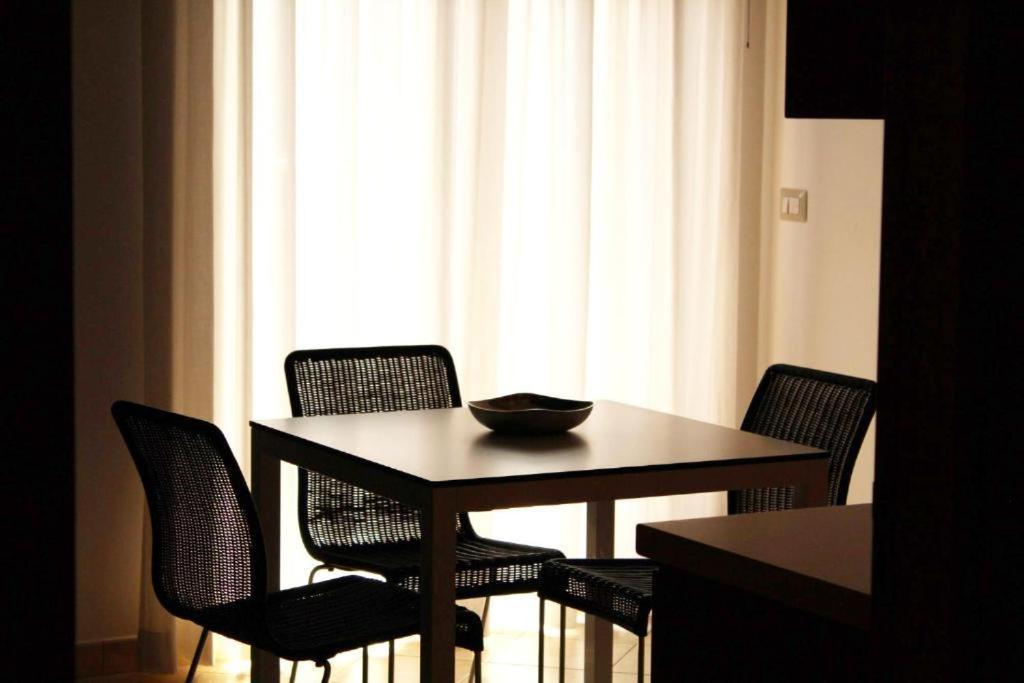 Colonna Rooms & Apartment Trani Eksteriør billede