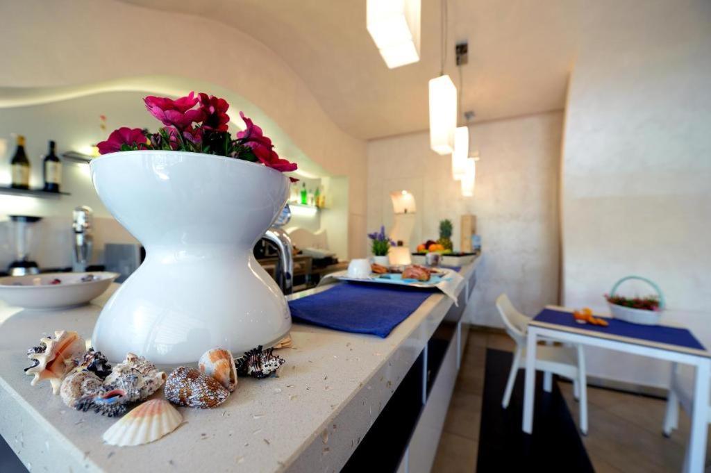 Colonna Rooms & Apartment Trani Eksteriør billede