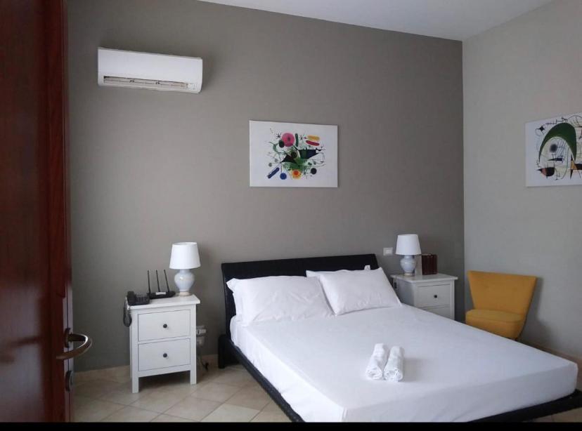 Colonna Rooms & Apartment Trani Eksteriør billede