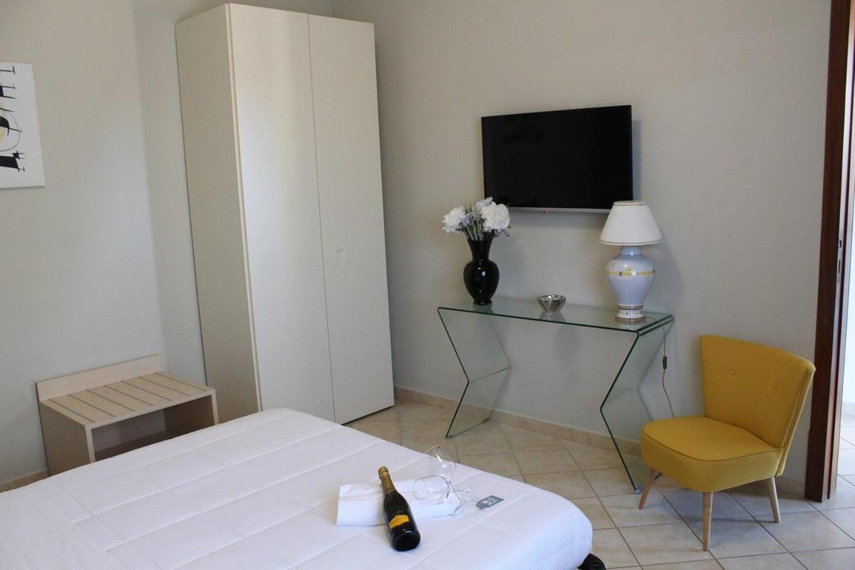 Colonna Rooms & Apartment Trani Eksteriør billede